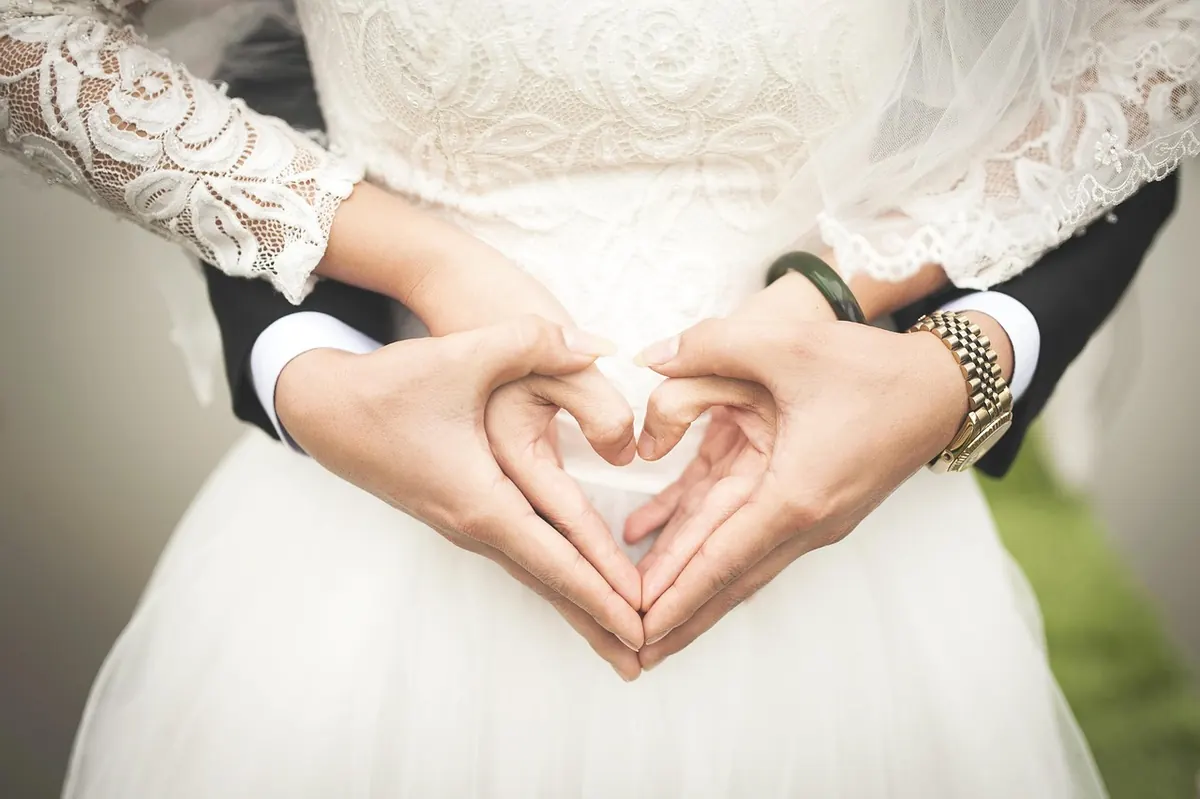 Cornish Wedding Traditions Explained: Pasty Favours, Furry Dance and Handfasting