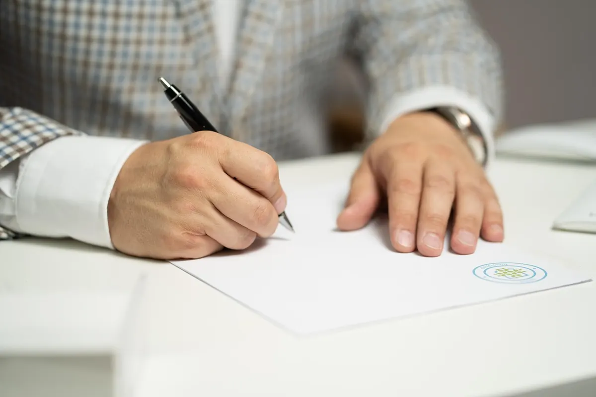 How to Plan a Legal Wedding in Cornwall: Registrars, Venues and Paperwork